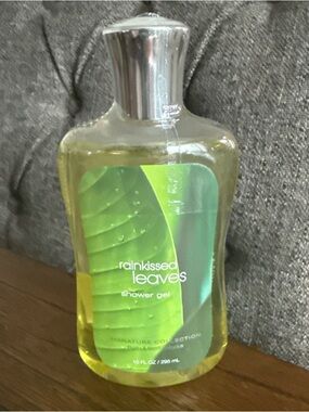 Bath & Body Works NWT Rainkissed Leaves Shower Gel